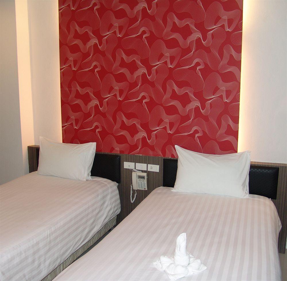 Chill Patong Hotel Exterior photo