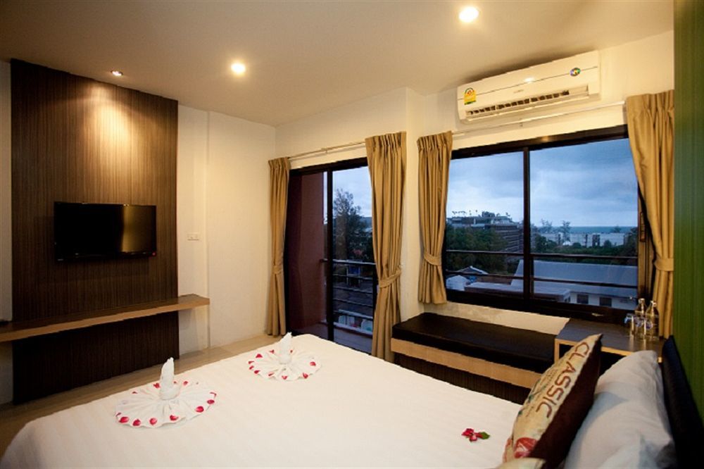Chill Patong Hotel Exterior photo
