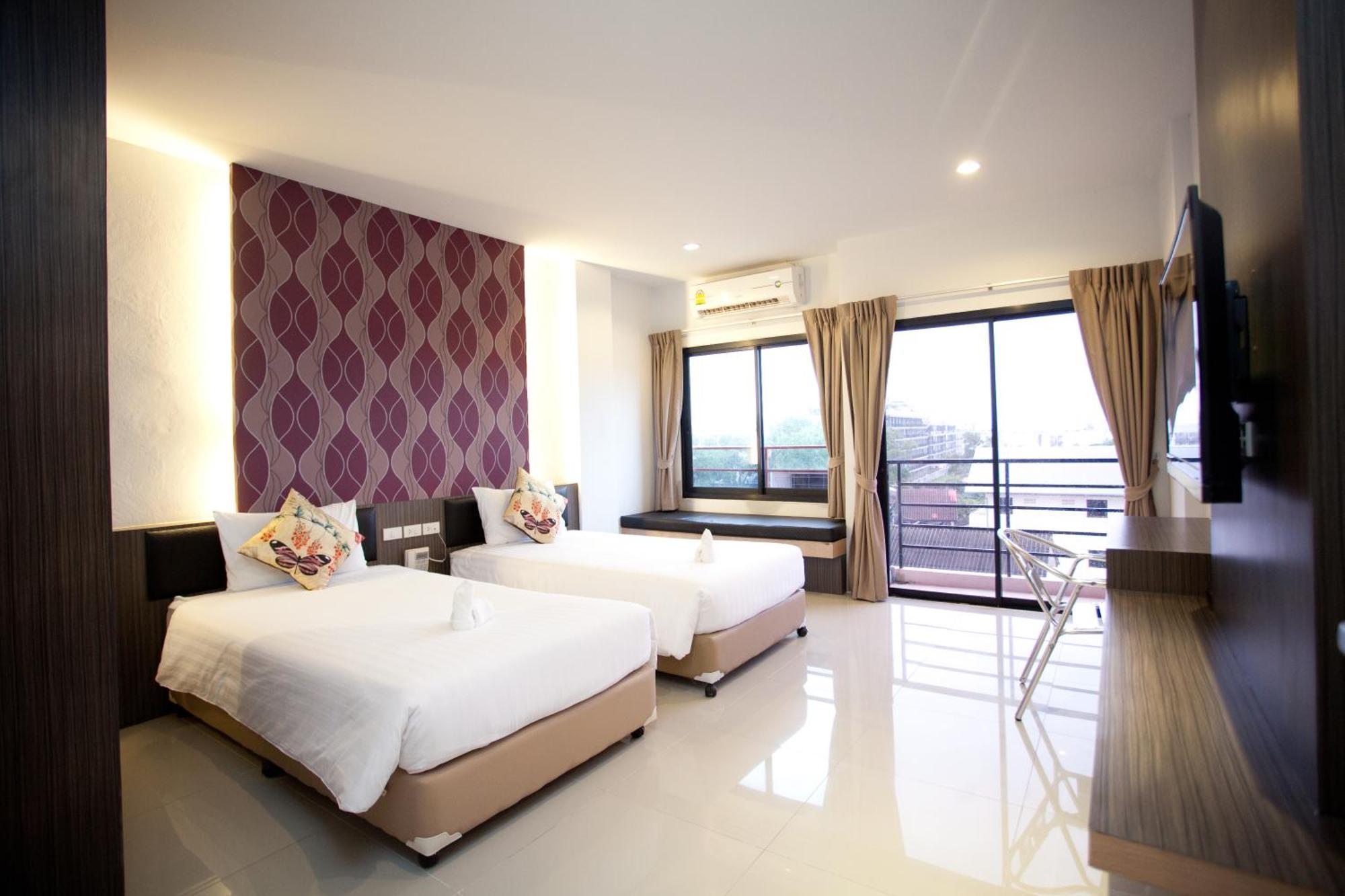 Chill Patong Hotel Exterior photo